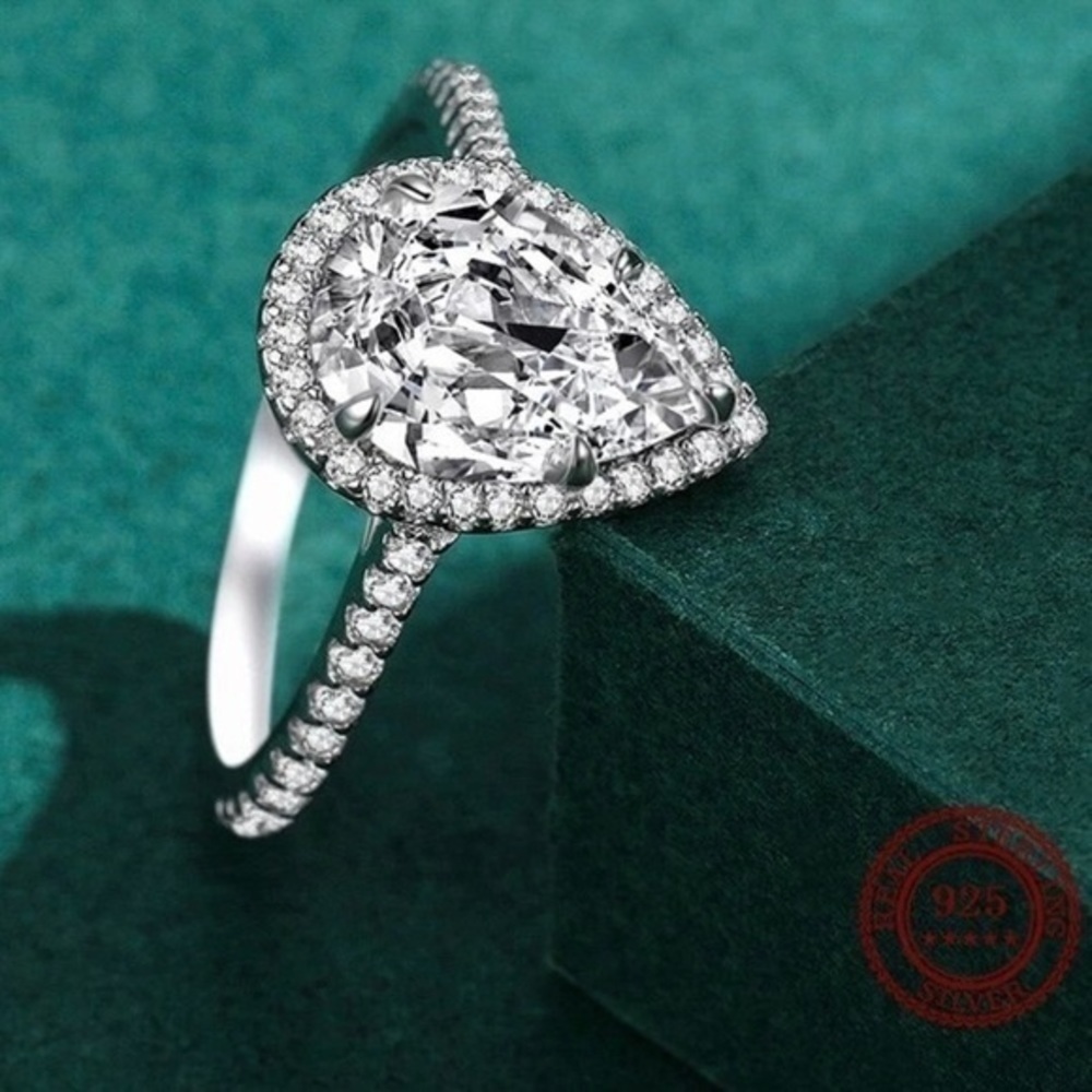 925 Sterling Silver 3 Carat Pear Cut Cubic Zirconia Ring - Picture 4 of 6